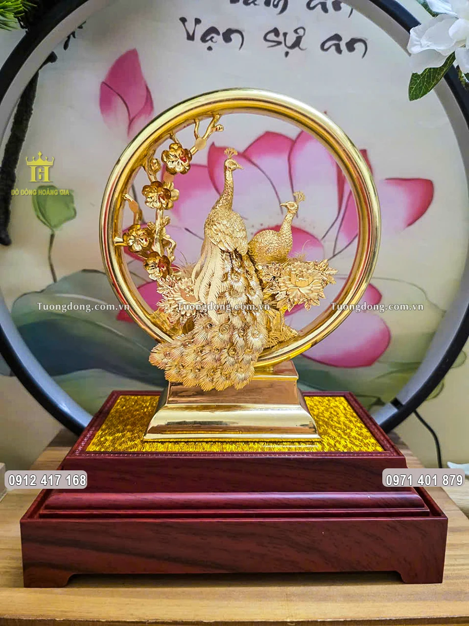 Toàn bộ bề mặt vật phẩm được mạ vàng 24K sang trọng